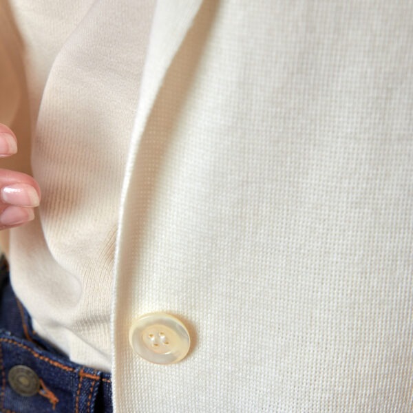 Dettaglio bottone blazer donna handmade