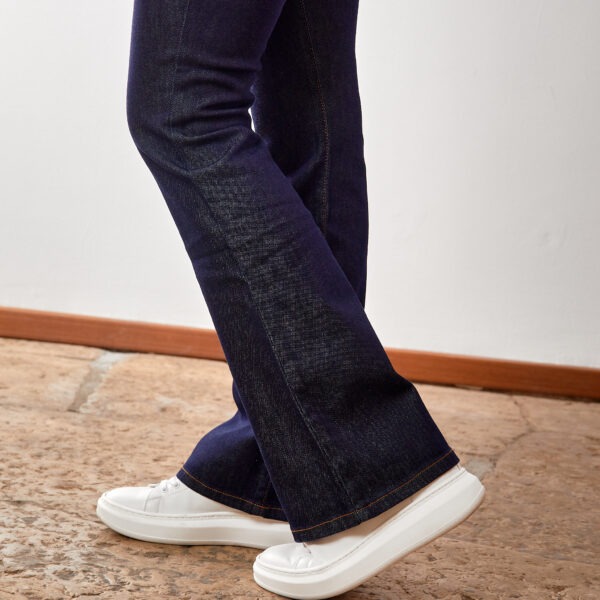 Dettaglio zampa jeans donna boot cut