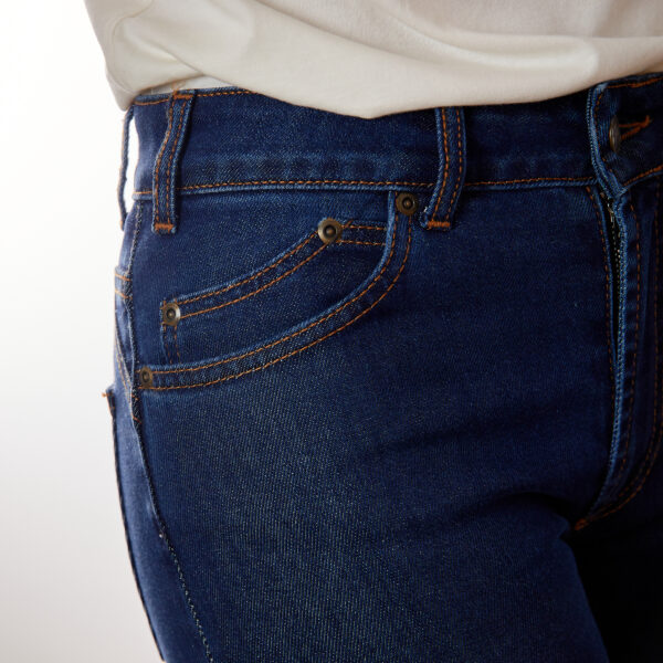 Dettaglio tasca jeans donna slim fit