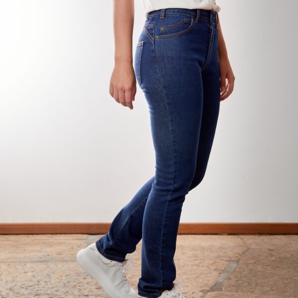 Dettaglio lato jeans donna slim fit biologico