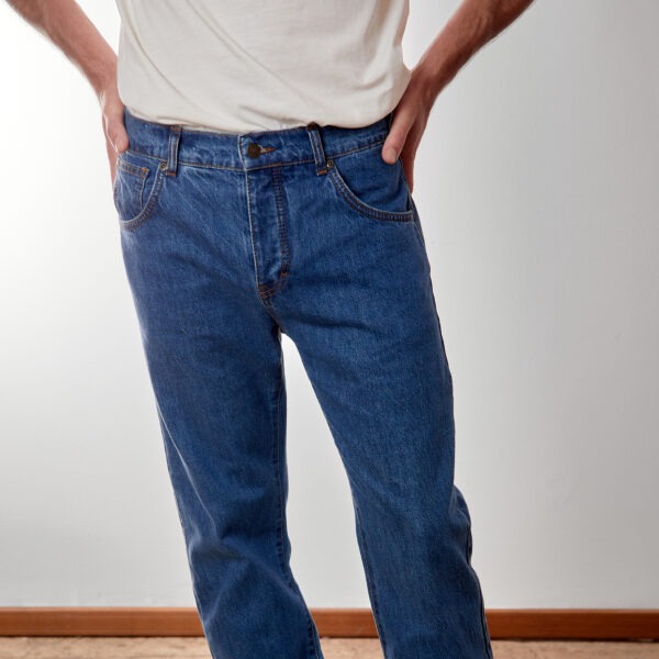 jeans uomo straight indossato