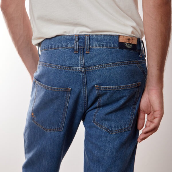 Dettaglio retro jeans uomo straight pine