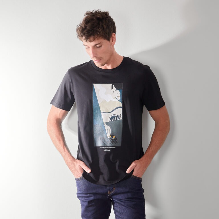 Ragazzo con t-shirt unisex in cotone organico